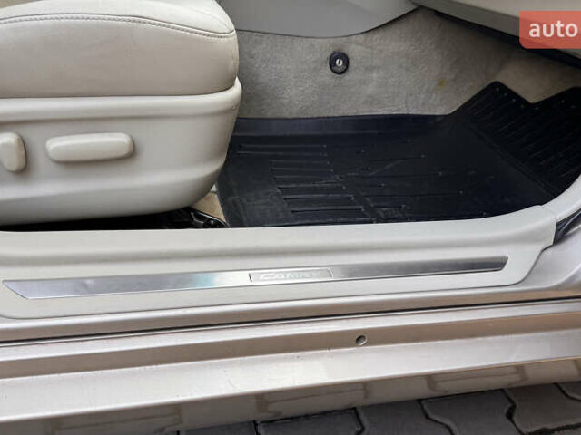 Бежевый Тойота Камри, объемом двигателя 3.5 л и пробегом 156 тыс. км за 9500 $, фото 33 на Automoto.ua