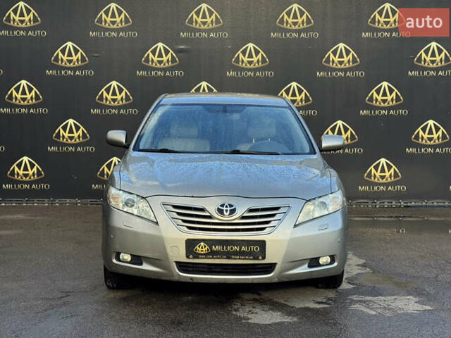 Бежевий Тойота Камрі, об'ємом двигуна 2.4 л та пробігом 305 тис. км за 7500 $, фото 1 на Automoto.ua