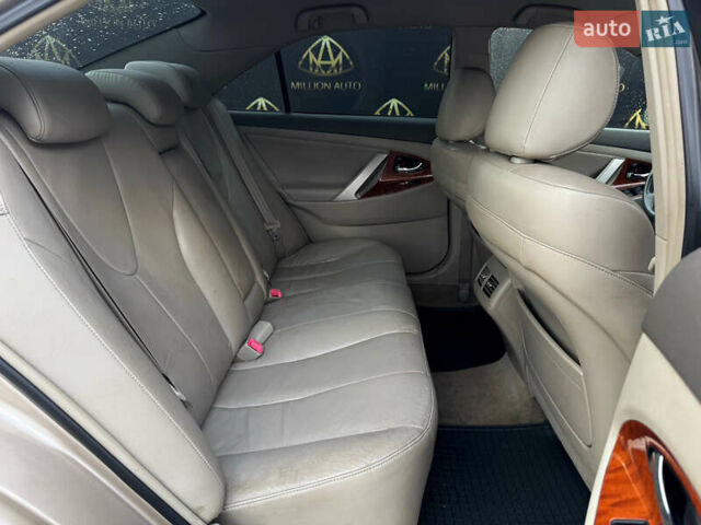 Бежевий Тойота Камрі, об'ємом двигуна 2.4 л та пробігом 305 тис. км за 7500 $, фото 10 на Automoto.ua