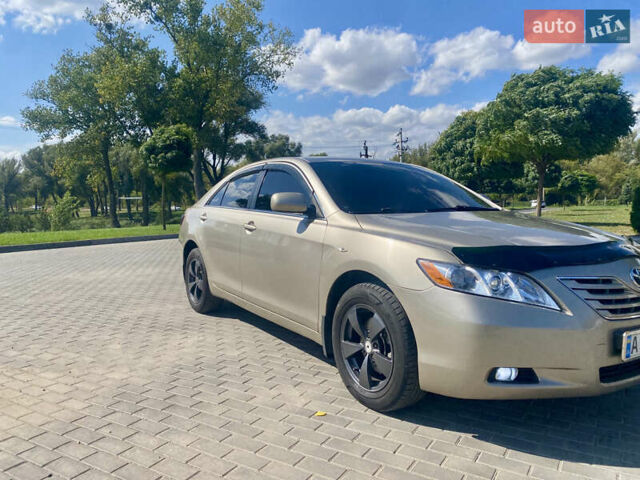 Бежевый Тойота Камри, объемом двигателя 2.36 л и пробегом 320 тыс. км за 6250 $, фото 1 на Automoto.ua