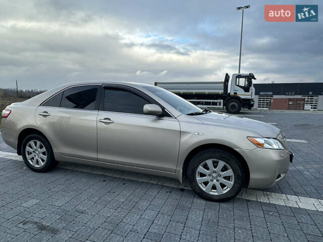 Бежевый Тойота Камри, объемом двигателя 3.5 л и пробегом 339 тыс. км за 9300 $, фото 2 на Automoto.ua