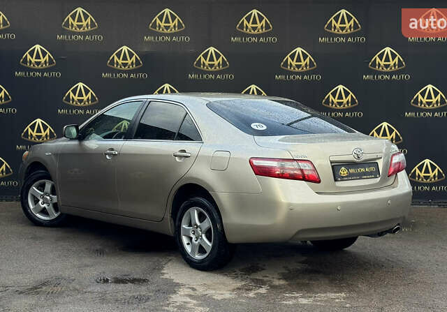Бежевий Тойота Камрі, об'ємом двигуна 2.4 л та пробігом 305 тис. км за 7500 $, фото 3 на Automoto.ua