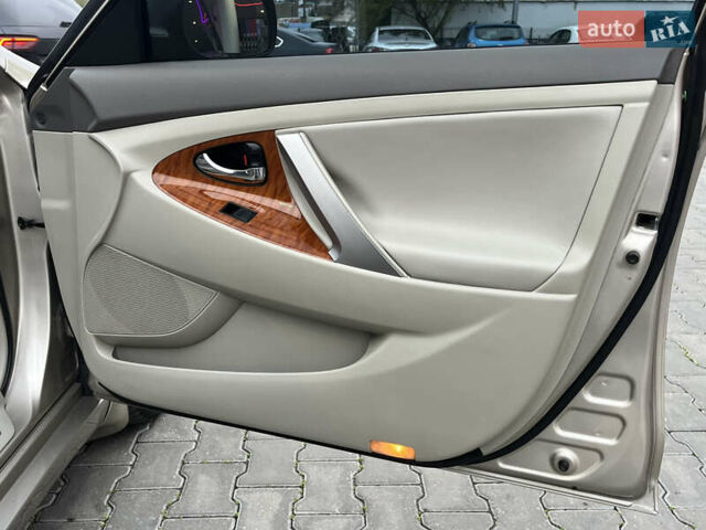 Бежевий Тойота Камрі, об'ємом двигуна 3.5 л та пробігом 170 тис. км за 9900 $, фото 53 на Automoto.ua