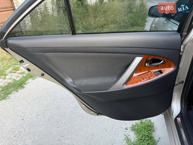 Тойота Камри 2008 в Харькове на Automoto.ua Бежевый Тойота Камри, объемом двигателя 2.4 л и пробегом 73 тыс. км за 10000 $, фото 34 на Automoto.ua