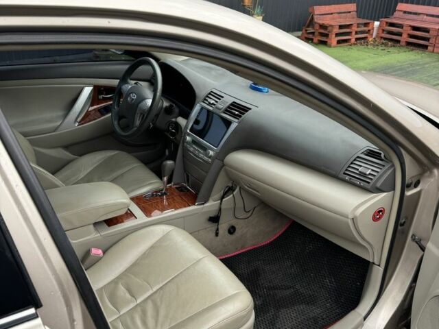 Бежевый Тойота Камри, объемом двигателя 2.4 л и пробегом 230 тыс. км за 5700 $, фото 5 на Automoto.ua