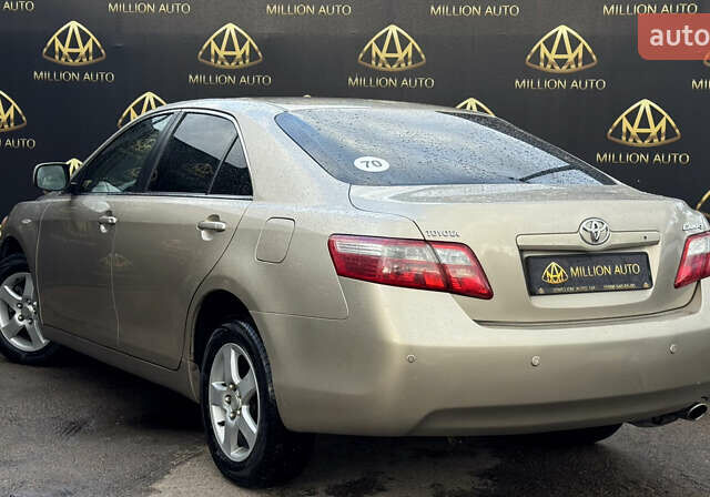 Бежевий Тойота Камрі, об'ємом двигуна 2.4 л та пробігом 305 тис. км за 7500 $, фото 6 на Automoto.ua