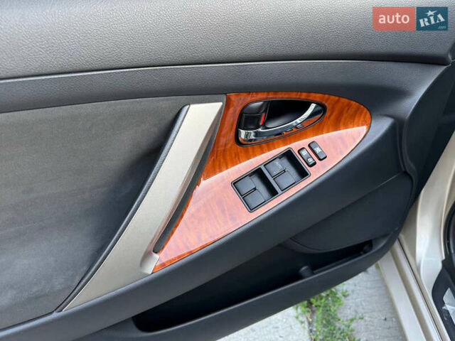 Тойота Камри 2008 в Харькове на Automoto.ua Бежевый Тойота Камри, объемом двигателя 2.4 л и пробегом 73 тыс. км за 10000 $, фото 27 на Automoto.ua