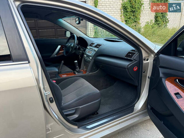 Тойота Камри 2008 в Харькове на Automoto.ua Бежевый Тойота Камри, объемом двигателя 2.4 л и пробегом 73 тыс. км за 10000 $, фото 47 на Automoto.ua