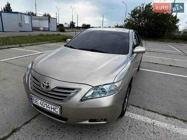 Бежевий Тойота Камрі, об'ємом двигуна 2.4 л та пробігом 300 тис. км за 8200 $, фото 1 на Automoto.ua