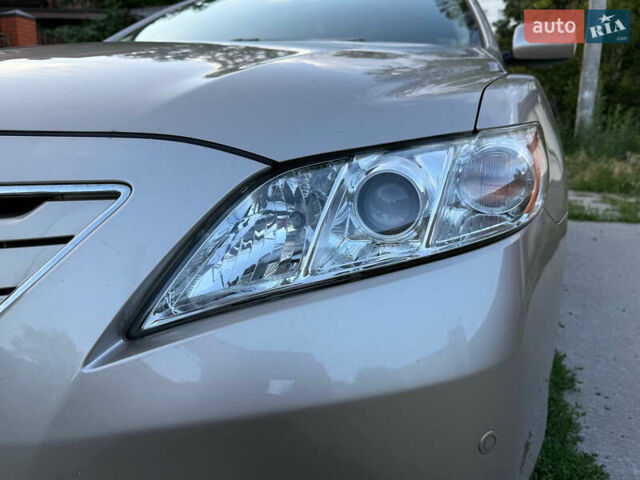 Тойота Камри 2008 в Харькове на Automoto.ua Бежевый Тойота Камри, объемом двигателя 2.4 л и пробегом 73 тыс. км за 10000 $, фото 21 на Automoto.ua
