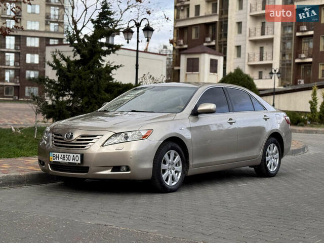 Бежевый Тойота Камри, объемом двигателя 3.5 л и пробегом 156 тыс. км за 9500 $, фото 1 на Automoto.ua