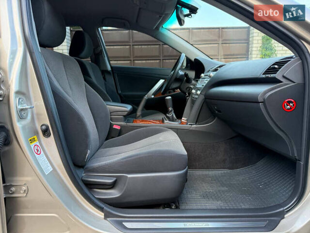 Тойота Камри 2008 в Харькове на Automoto.ua Бежевый Тойота Камри, объемом двигателя 2.4 л и пробегом 73 тыс. км за 10000 $, фото 51 на Automoto.ua