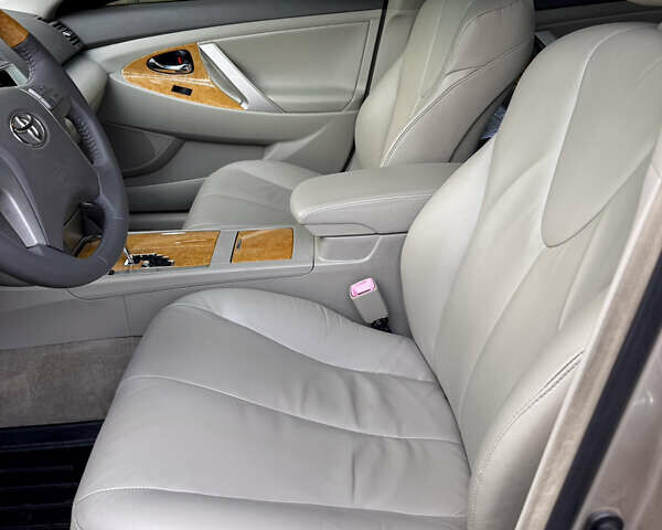 Бежевый Тойота Камри, объемом двигателя 3.5 л и пробегом 156 тыс. км за 9500 $, фото 23 на Automoto.ua