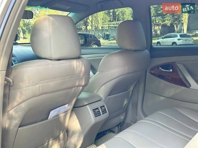 Бежевий Тойота Камрі, об'ємом двигуна 2.36 л та пробігом 149 тис. км за 9000 $, фото 8 на Automoto.ua