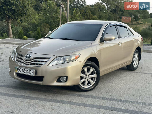 Тойота Камри 2009 в Самборе на Automoto.ua Бежевый Тойота Камри, объемом двигателя 2.4 л и пробегом 295 тыс. км за 10700 $, фото 1 на Automoto.ua