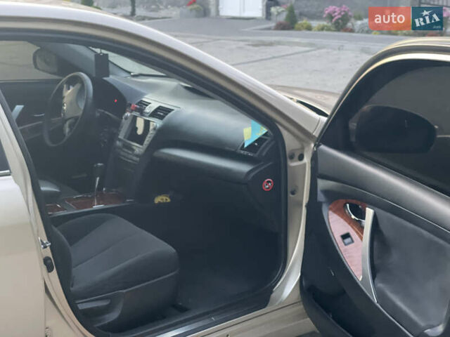 Тойота Камри 2009 в Самборе на Automoto.ua Бежевый Тойота Камри, объемом двигателя 2.4 л и пробегом 295 тыс. км за 10700 $, фото 30 на Automoto.ua