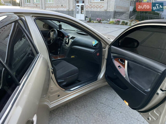 Тойота Камри 2009 в Самборе на Automoto.ua Бежевый Тойота Камри, объемом двигателя 2.4 л и пробегом 295 тыс. км за 10700 $, фото 27 на Automoto.ua