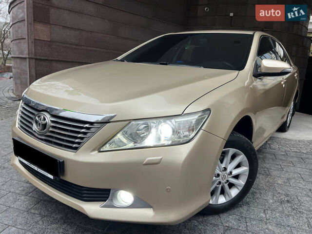 Бежевий Тойота Камрі, об'ємом двигуна 2.5 л та пробігом 247 тис. км за 12350 $, фото 5 на Automoto.ua