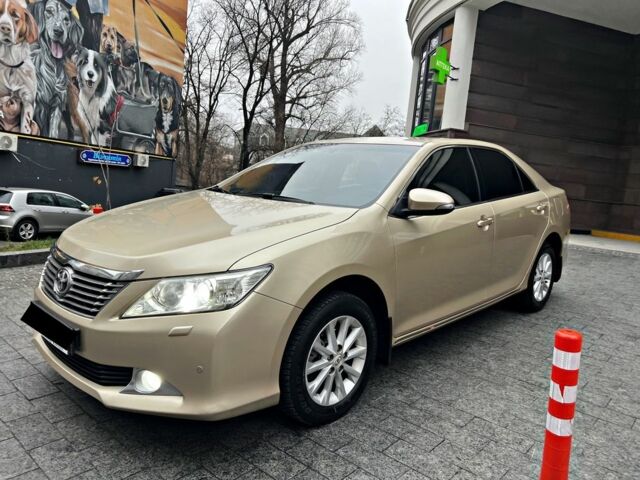 Бежевий Тойота Камрі, об'ємом двигуна 2.5 л та пробігом 247 тис. км за 11950 $, фото 4 на Automoto.ua
