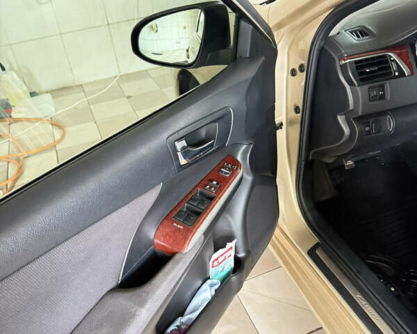 Тойота Камри 2012 в Броварах на Automoto.ua Бежевый Тойота Камри, объемом двигателя 2.49 л и пробегом 275 тыс. км за 12900 $, фото 6 на Automoto.ua
