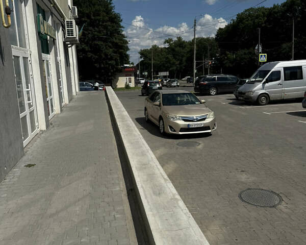 Бежевый Тойота Камри, объемом двигателя 2.49 л и пробегом 160 тыс. км за 10500 $, фото 2 на Automoto.ua