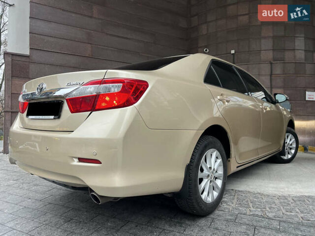 Бежевий Тойота Камрі, об'ємом двигуна 2.5 л та пробігом 247 тис. км за 12350 $, фото 7 на Automoto.ua