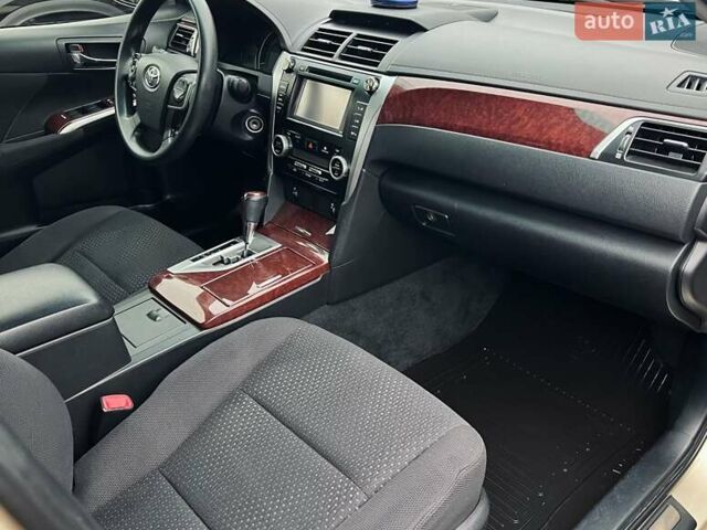 Бежевий Тойота Камрі, об'ємом двигуна 2.5 л та пробігом 247 тис. км за 12350 $, фото 60 на Automoto.ua