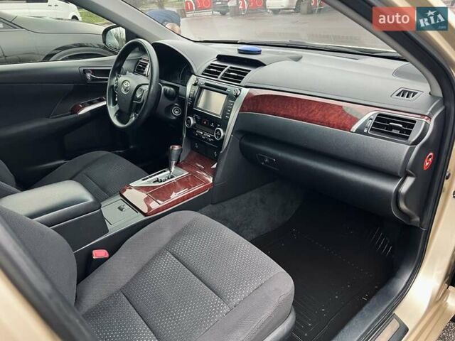 Бежевий Тойота Камрі, об'ємом двигуна 2.5 л та пробігом 247 тис. км за 12350 $, фото 31 на Automoto.ua