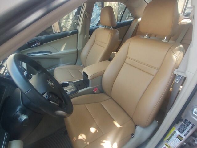 Бежевий Тойота Камрі, об'ємом двигуна 2.5 л та пробігом 127 тис. км за 15500 $, фото 1 на Automoto.ua