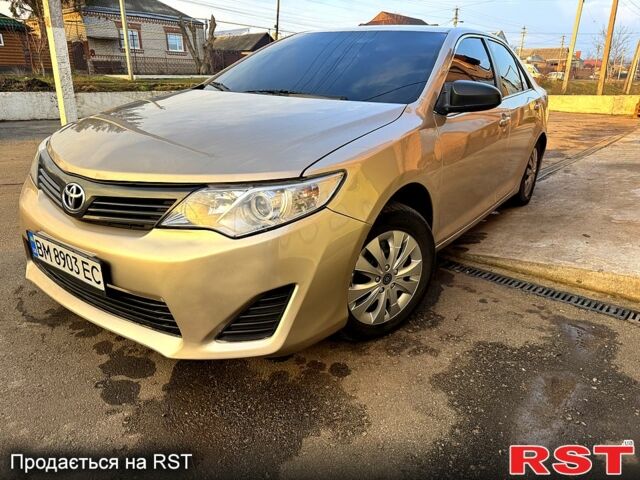 Бежевый Тойота Камри, объемом двигателя 2.5 л и пробегом 260 тыс. км за 10700 $, фото 1 на Automoto.ua