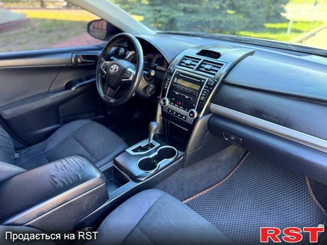 Бежевый Тойота Камри, объемом двигателя 2.5 л и пробегом 243 тыс. км за 12800 $, фото 5 на Automoto.ua