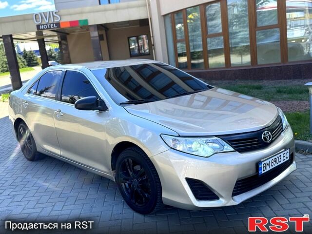 Бежевый Тойота Камри, объемом двигателя 2.5 л и пробегом 243 тыс. км за 12800 $, фото 2 на Automoto.ua