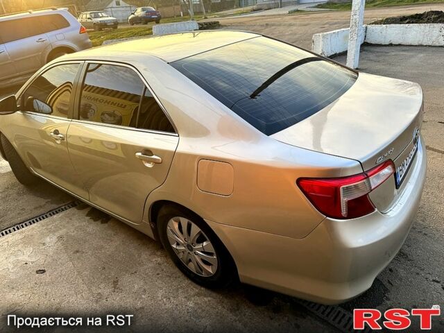 Бежевый Тойота Камри, объемом двигателя 2.5 л и пробегом 260 тыс. км за 10700 $, фото 3 на Automoto.ua