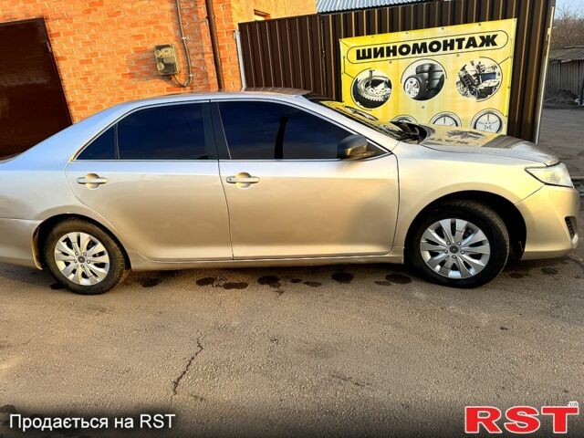 Бежевый Тойота Камри, объемом двигателя 2.5 л и пробегом 260 тыс. км за 10700 $, фото 2 на Automoto.ua