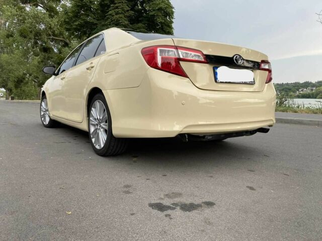 Бежевий Тойота Камрі, об'ємом двигуна 2.49 л та пробігом 236 тис. км за 8999 $, фото 2 на Automoto.ua