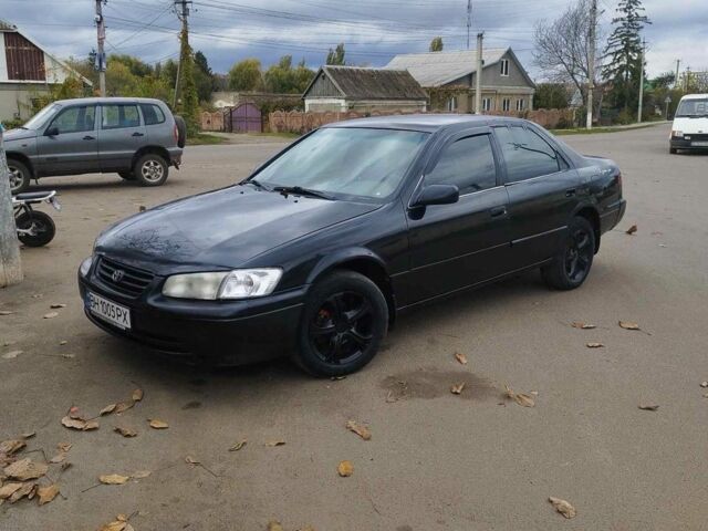 Черный Тойота Камри, объемом двигателя 2.2 л и пробегом 300 тыс. км за 2500 $, фото 1 на Automoto.ua