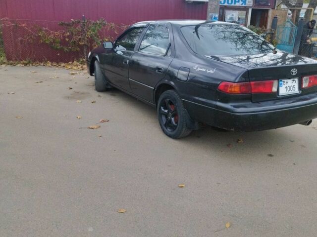 Черный Тойота Камри, объемом двигателя 2.2 л и пробегом 300 тыс. км за 2500 $, фото 2 на Automoto.ua