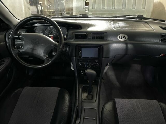 Черный Тойота Камри, объемом двигателя 2.2 л и пробегом 245 тыс. км за 3200 $, фото 7 на Automoto.ua