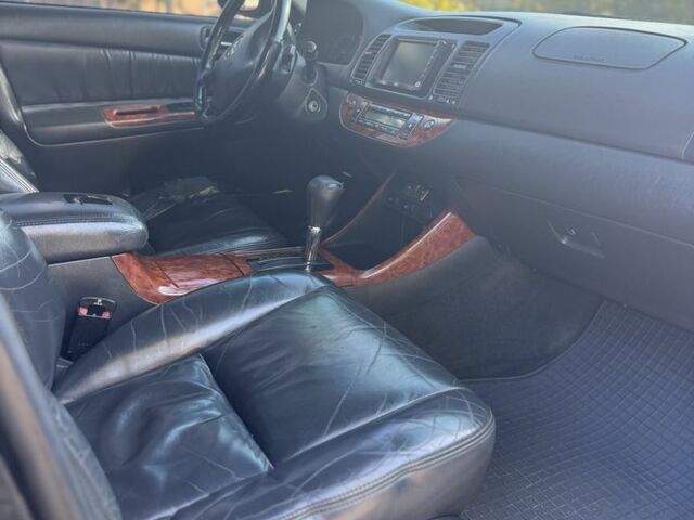 Черный Тойота Камри, объемом двигателя 2.4 л и пробегом 350 тыс. км за 6800 $, фото 3 на Automoto.ua