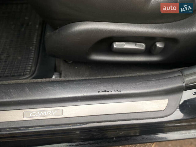 Чорний Тойота Камрі, об'ємом двигуна 2.4 л та пробігом 201 тис. км за 6999 $, фото 17 на Automoto.ua