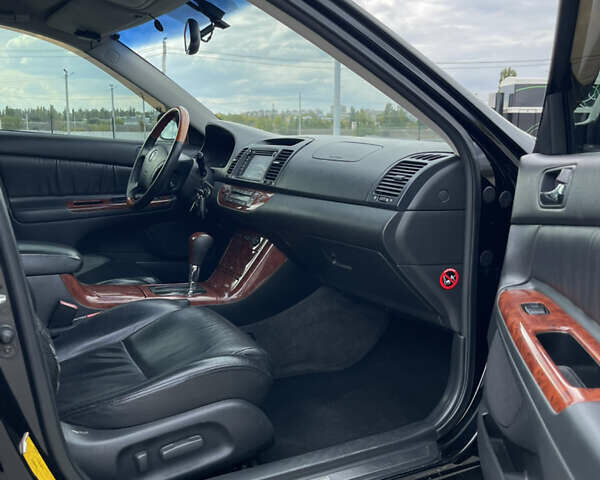 Черный Тойота Камри, объемом двигателя 2.4 л и пробегом 225 тыс. км за 7500 $, фото 19 на Automoto.ua