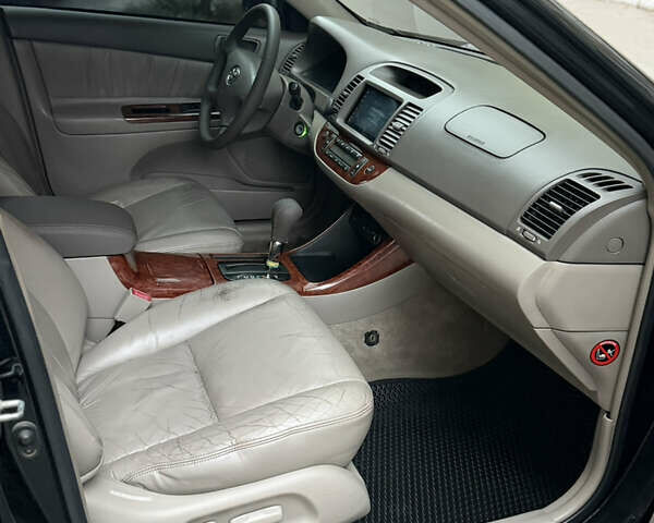 Черный Тойота Камри, объемом двигателя 2.36 л и пробегом 353 тыс. км за 6500 $, фото 23 на Automoto.ua