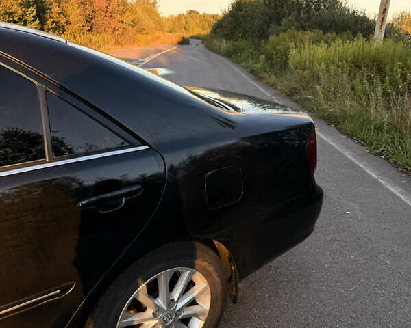 Черный Тойота Камри, объемом двигателя 3 л и пробегом 300 тыс. км за 6000 $, фото 1 на Automoto.ua