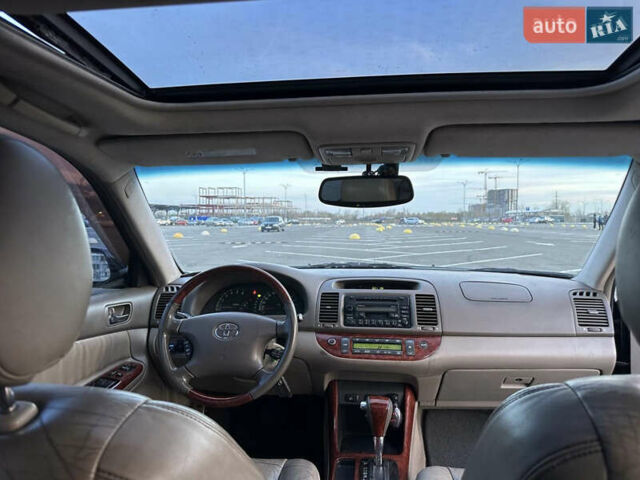 Черный Тойота Камри, объемом двигателя 2.4 л и пробегом 315 тыс. км за 5800 $, фото 10 на Automoto.ua