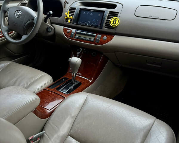 Чорний Тойота Камрі, об'ємом двигуна 3 л та пробігом 203 тис. км за 3999 $, фото 16 на Automoto.ua