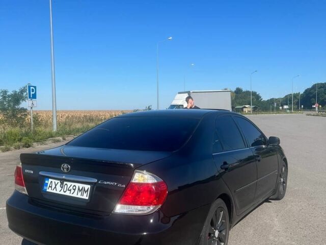 Черный Тойота Камри, объемом двигателя 2.4 л и пробегом 240 тыс. км за 6000 $, фото 1 на Automoto.ua