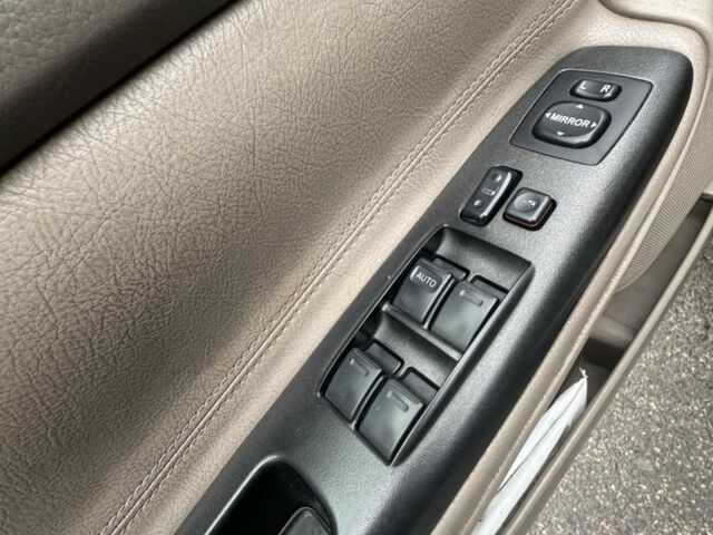 Черный Тойота Камри, объемом двигателя 2.4 л и пробегом 180 тыс. км за 6000 $, фото 12 на Automoto.ua