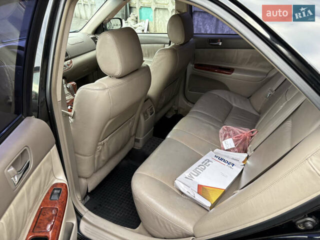 Черный Тойота Камри, объемом двигателя 2.4 л и пробегом 326 тыс. км за 6300 $, фото 12 на Automoto.ua