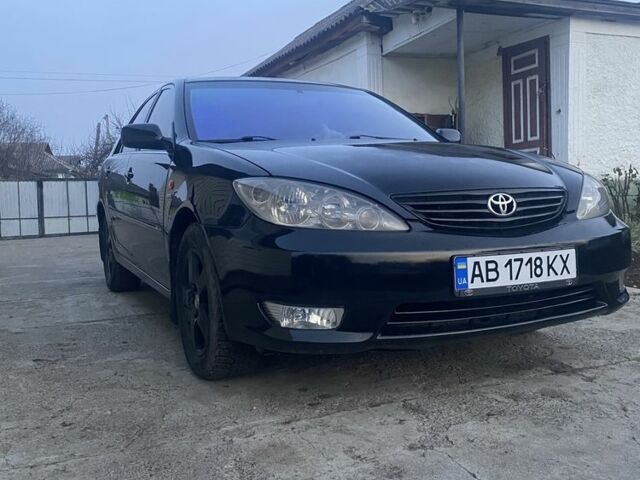 Черный Тойота Камри, объемом двигателя 2.4 л и пробегом 300 тыс. км за 7500 $, фото 2 на Automoto.ua