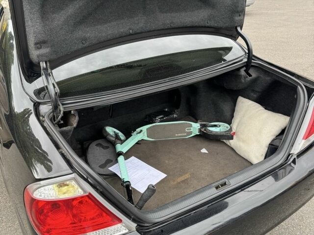 Черный Тойота Камри, объемом двигателя 2.4 л и пробегом 180 тыс. км за 6000 $, фото 7 на Automoto.ua